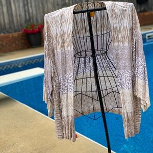 Beautiful flowy cardigan with some fringe. Size 3X